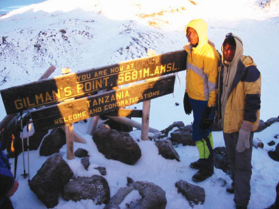 Bergsteigen in Afrika - Wandern im Urlaub auf den Mount Kilimanjaro in Tansania